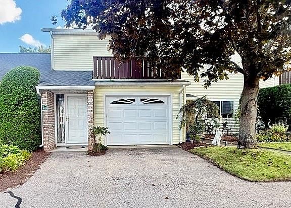 2nd image of 863 Stratford Ln