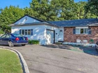 156 Liberty St, Deer Park, NY 11729