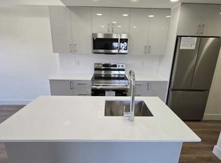 15735 Fraser Hwy #411, Surrey, BC
