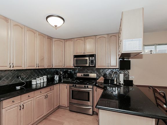 5th image of 5624 N Odell Ave