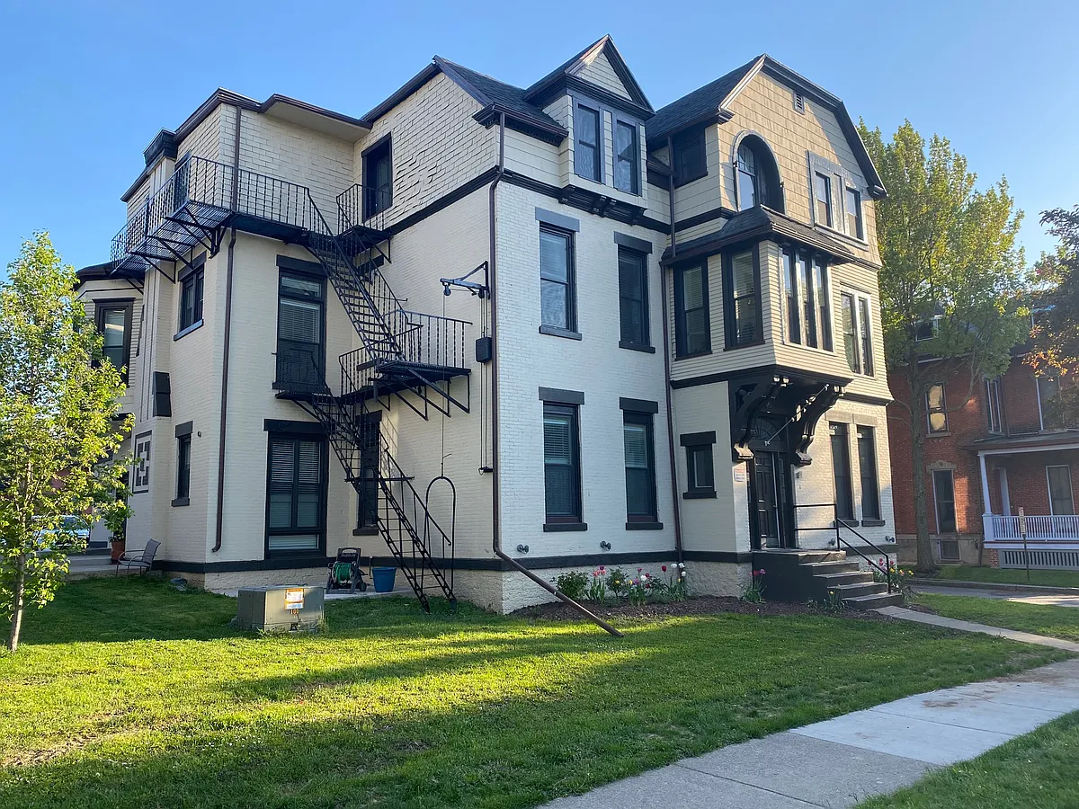 Building Photo - 95 Troup St #2