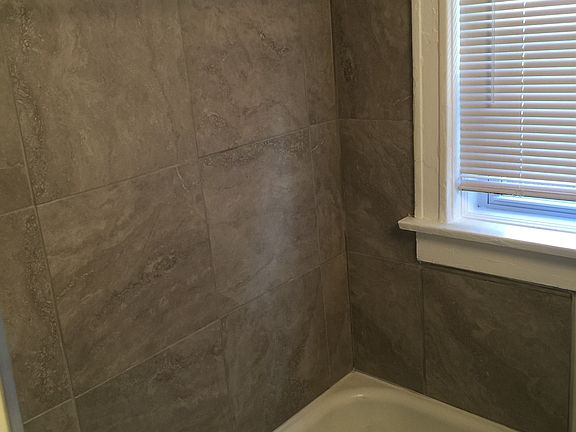 4th image of 1905 Maury Ave #1F