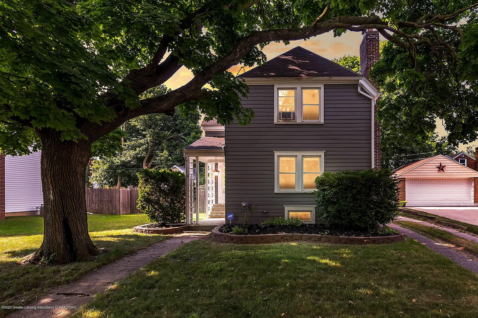 1609 W Ottawa St photo 1