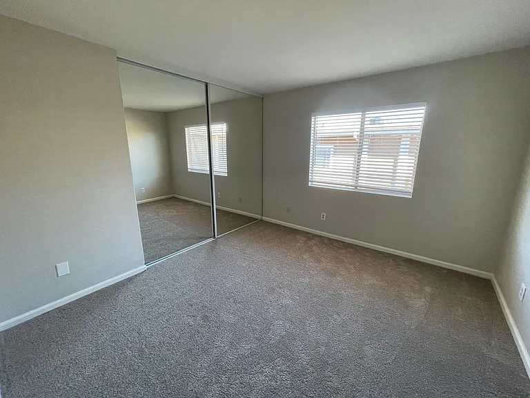 975 S Mollison Ave #A-L — Photo 11