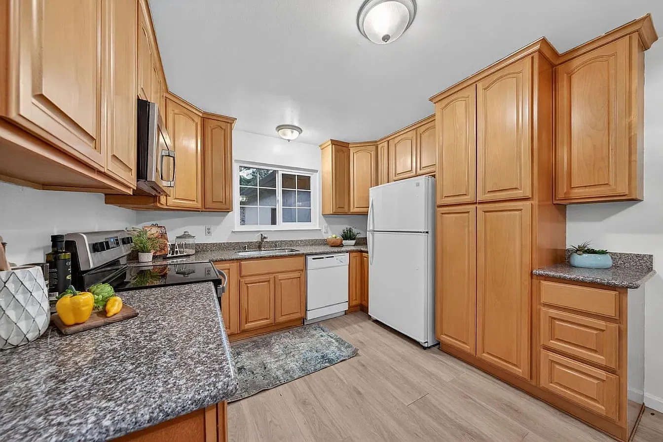 3 bed, 1267 sqft, $4,300 — Photo 4