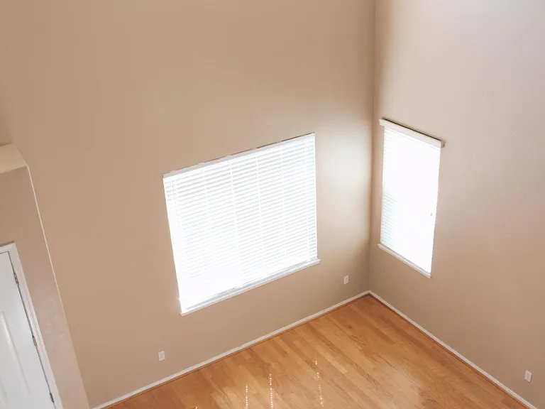 727 Sunlight Dr — Photo 4