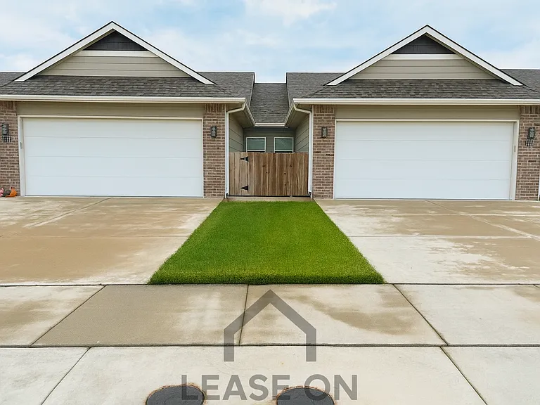 12123 W Cora St — Photo 1