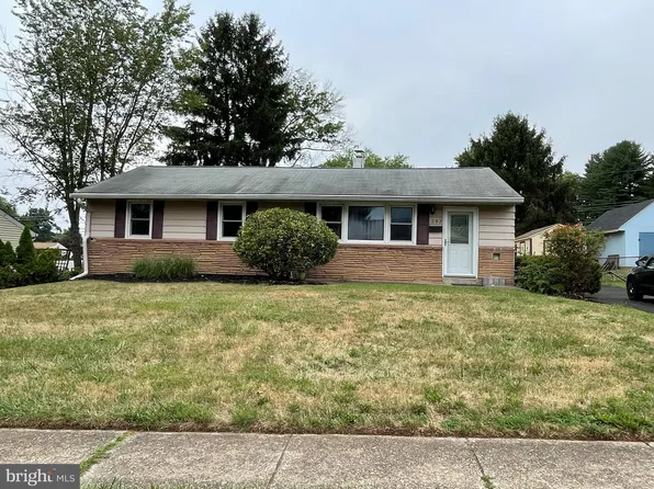 203 Deb Ln, Warminster, PA 18974