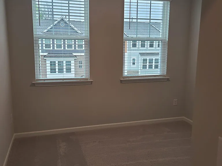 1080 Manorhaven Dr — Photo 15