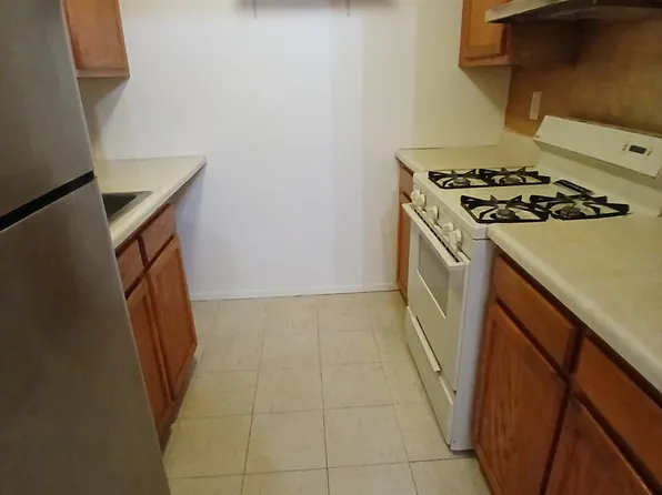 609 Kosciuszko Street image 1 of 9