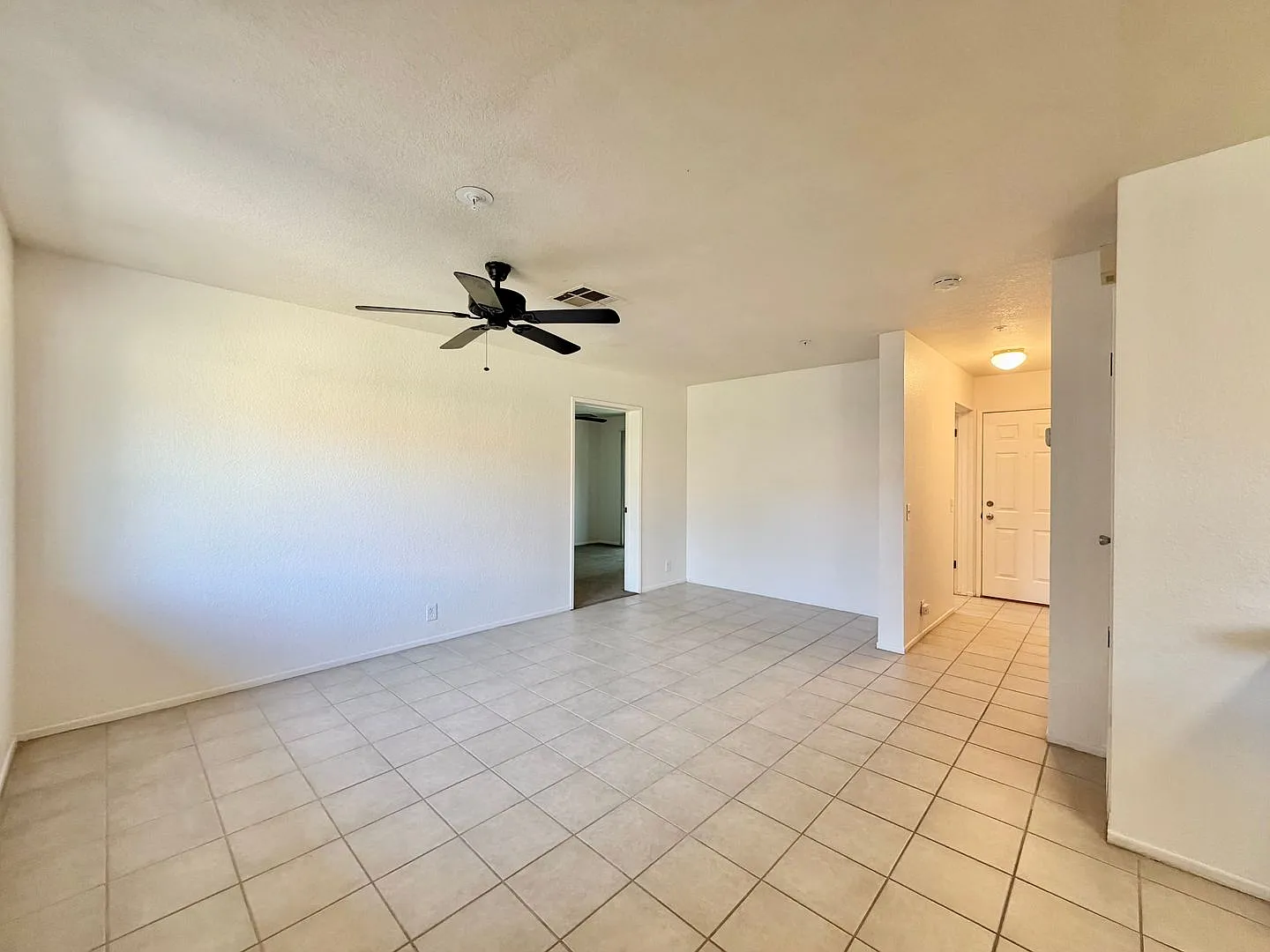 Coming Soon!! Lovely 2 Bedroom 1 Bathroom 55+ Apartment In Palm Desert — Photo 3