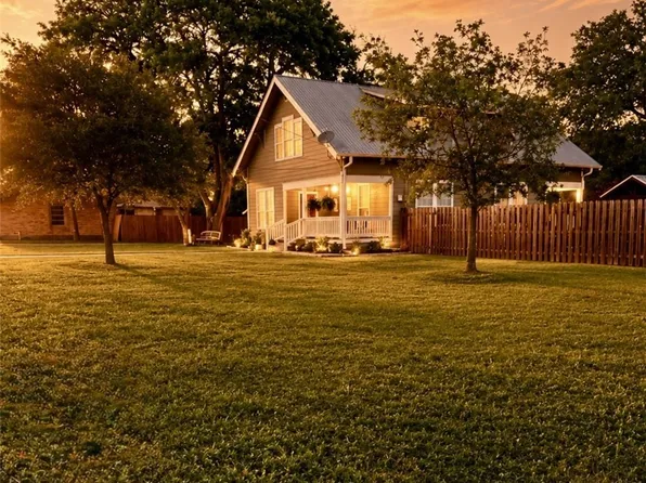 602 N Ridge St, Hallettsville, TX 77964