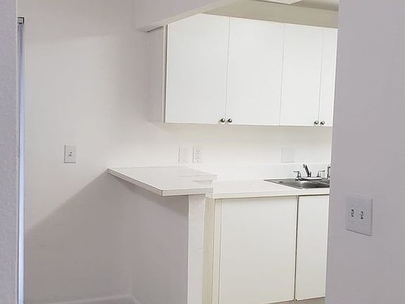 5th image of 5971 NW 28th St #138