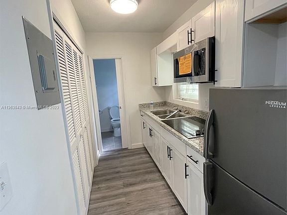 4th image of 1571 SE 23rd Ave #1-3