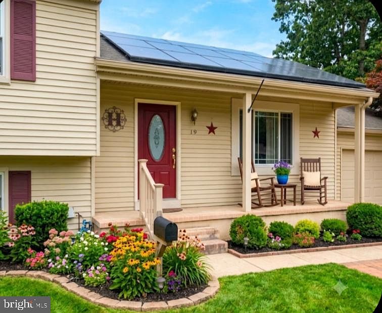 2nd image of 19 Dresden Ct