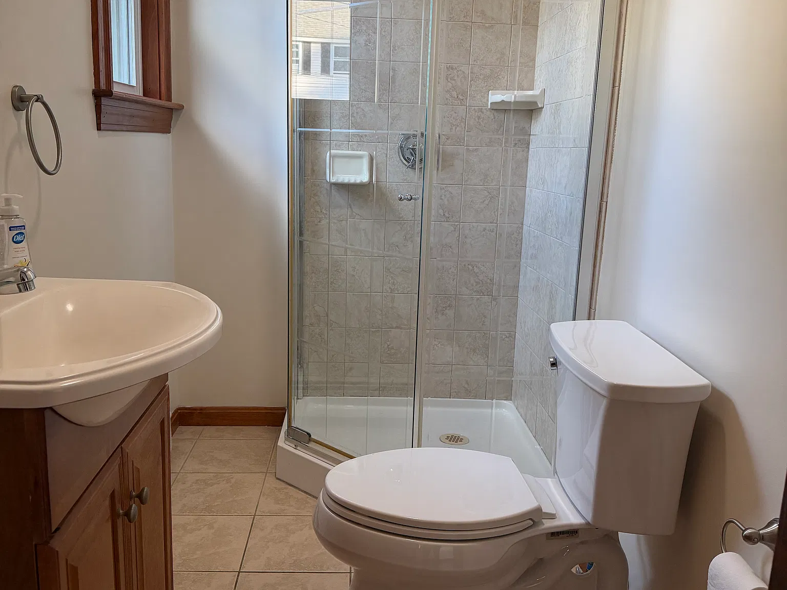 4 bed, 1800 sqft, $3,700 — Photo 2