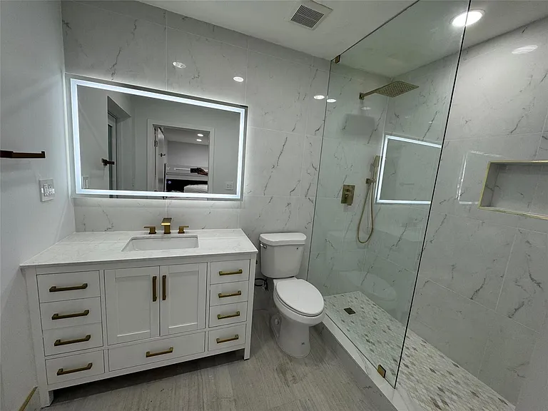 1800 SE Admirals Way — Photo 37