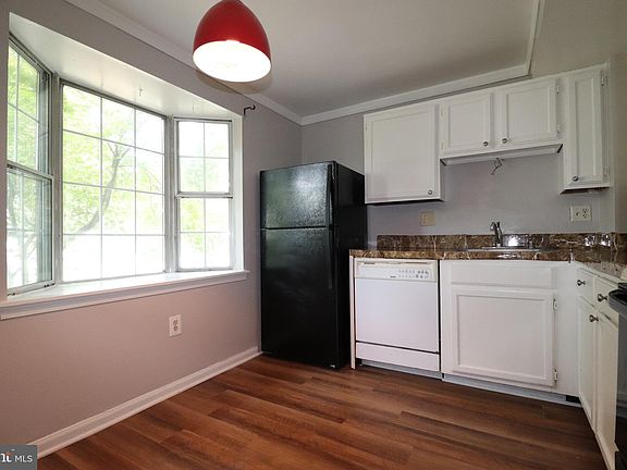 3rd image of 27 Southall Ct