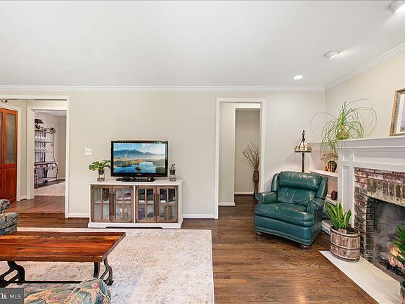 2nd image of 19266 Mockingbird Heights Rd