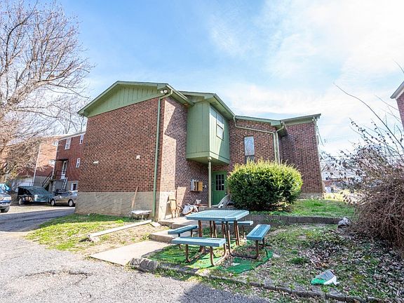 3rd image of 5827 Monfort Hills Ave