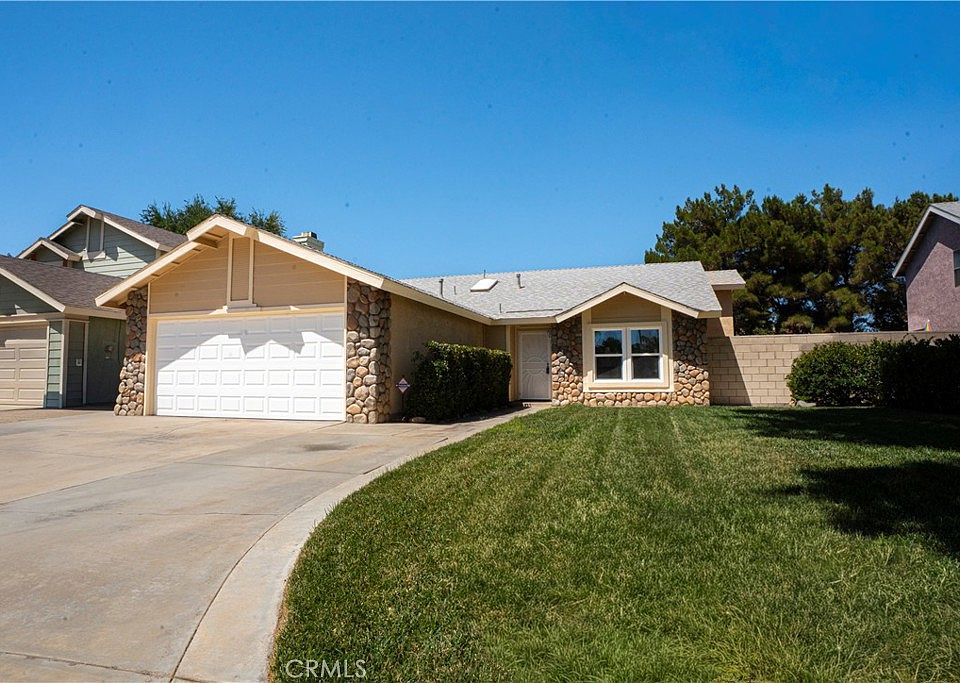 1st image of 43469 Carol Dr