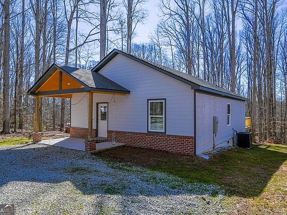 3rd image of 1020 Riverbend