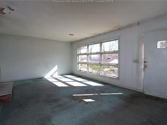 3rd image of 651 Gordon Dr