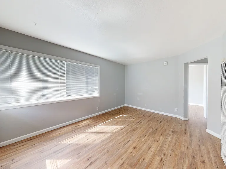 2515 10th ave — Photo 119