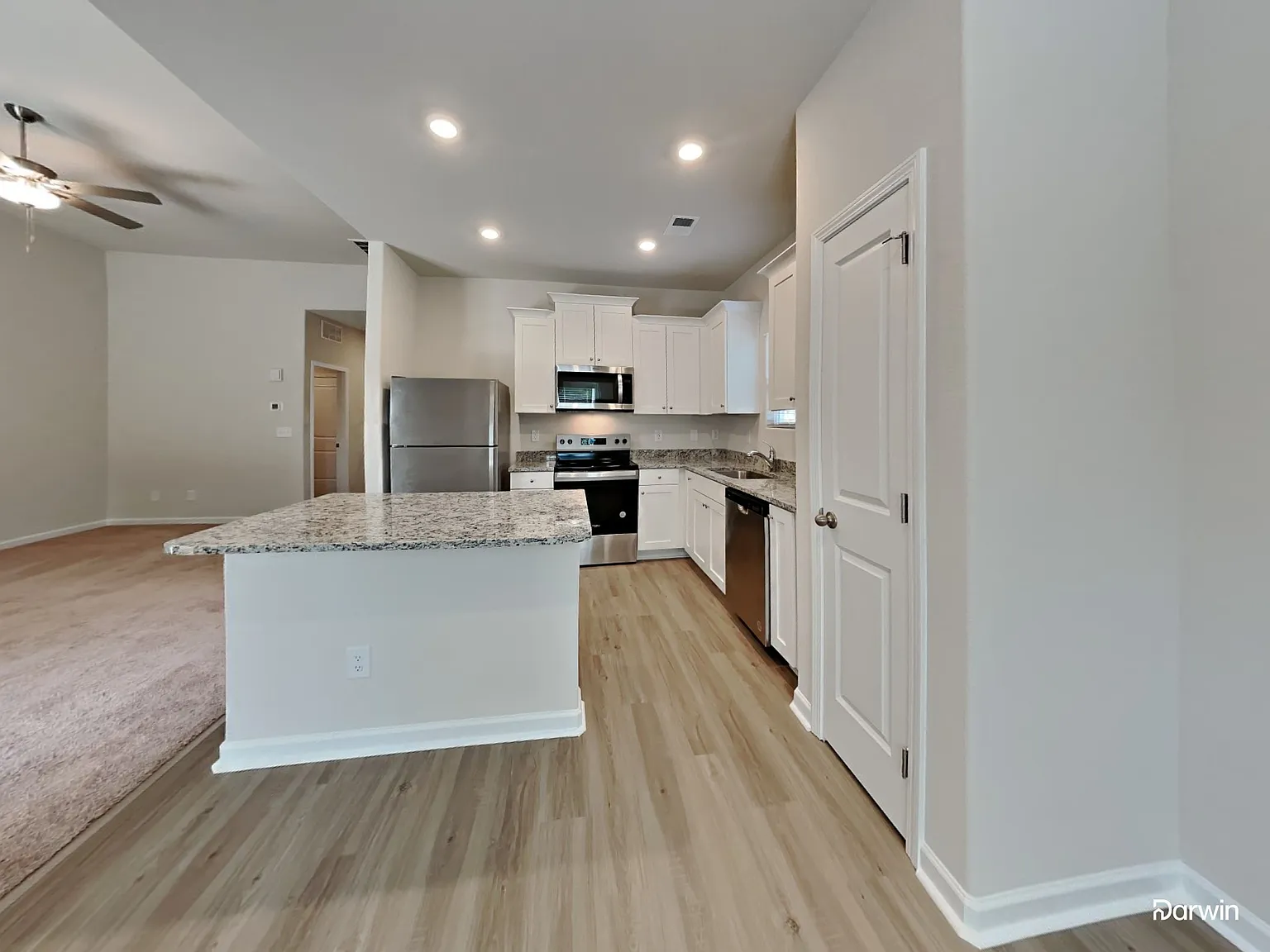 3 bed, 2.0 bath, 1316 sqft, $1,735 — Photo 2