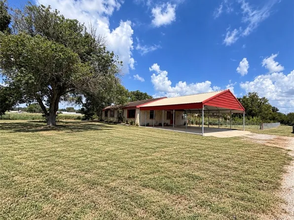 30 County Road 245 E, Gonzales, TX 78629