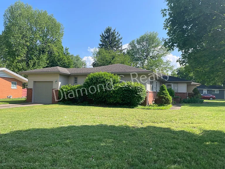 2706 S Stewart Ave — Photo 11