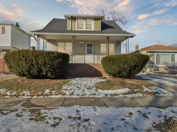 24577 Tuscany Ave, Eastpointe, MI 48021