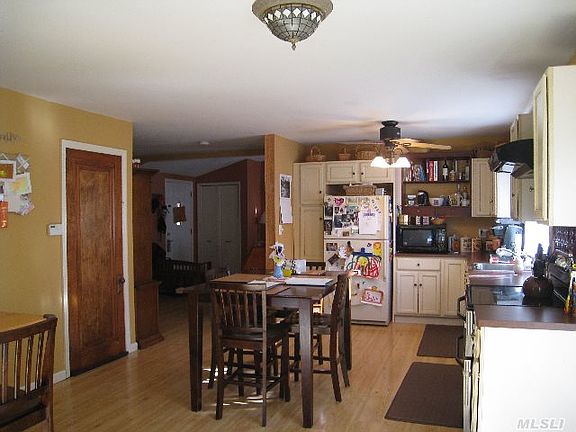 5th image of 51 E Lake Ter