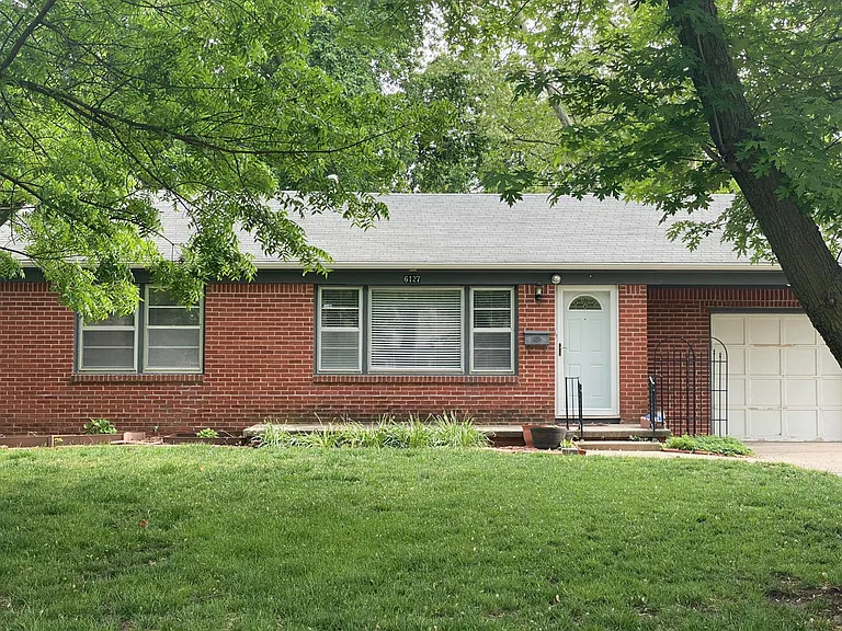 6127 E Rockwood Rd — Photo 2