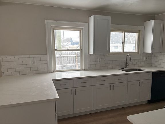 3rd image of 470 Wordsworth St