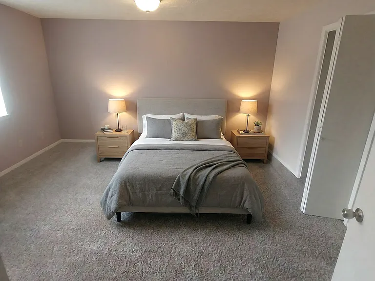 Holik Square Townhomes — Photo 4