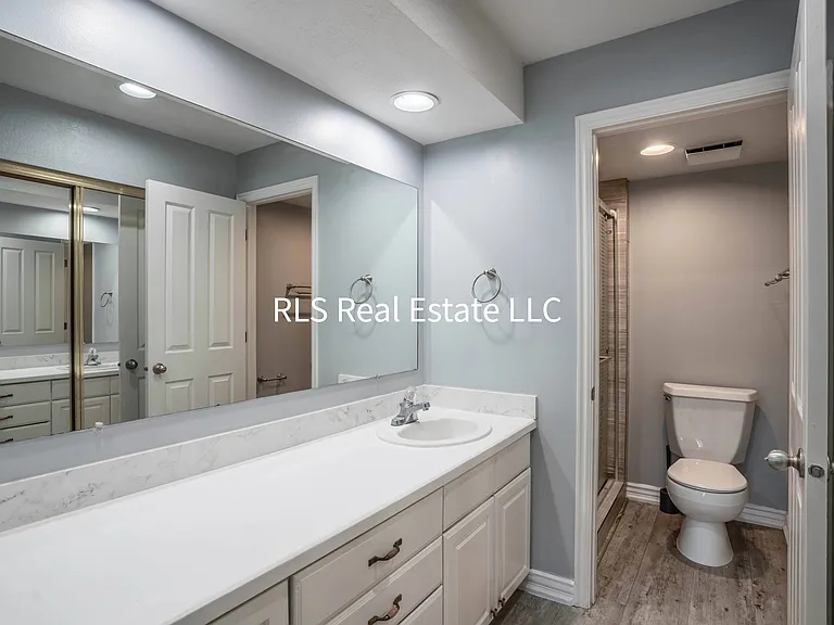 1541 N Riverside Ave #15 — Photo 11