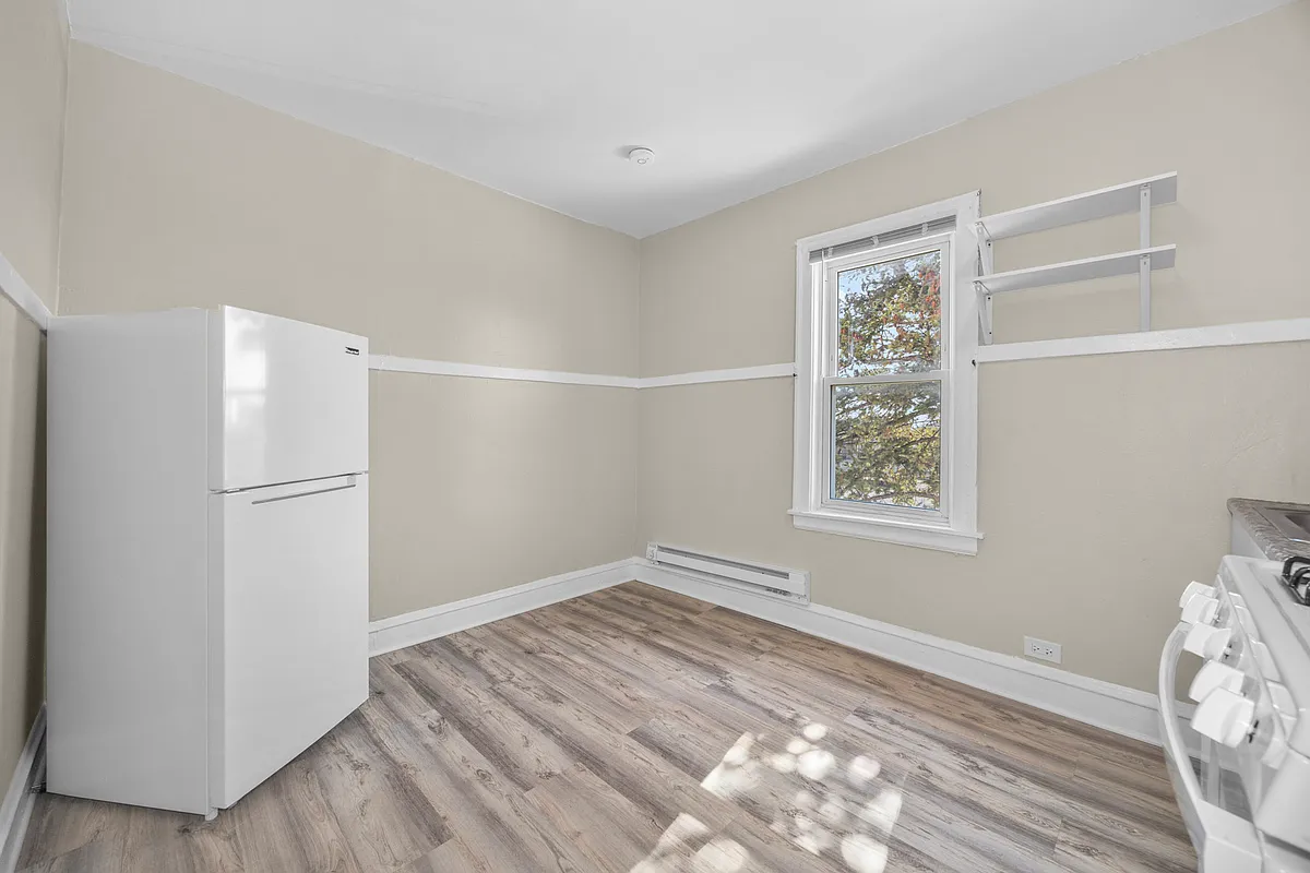 Building Photo - 1846 S 15th Ave #4