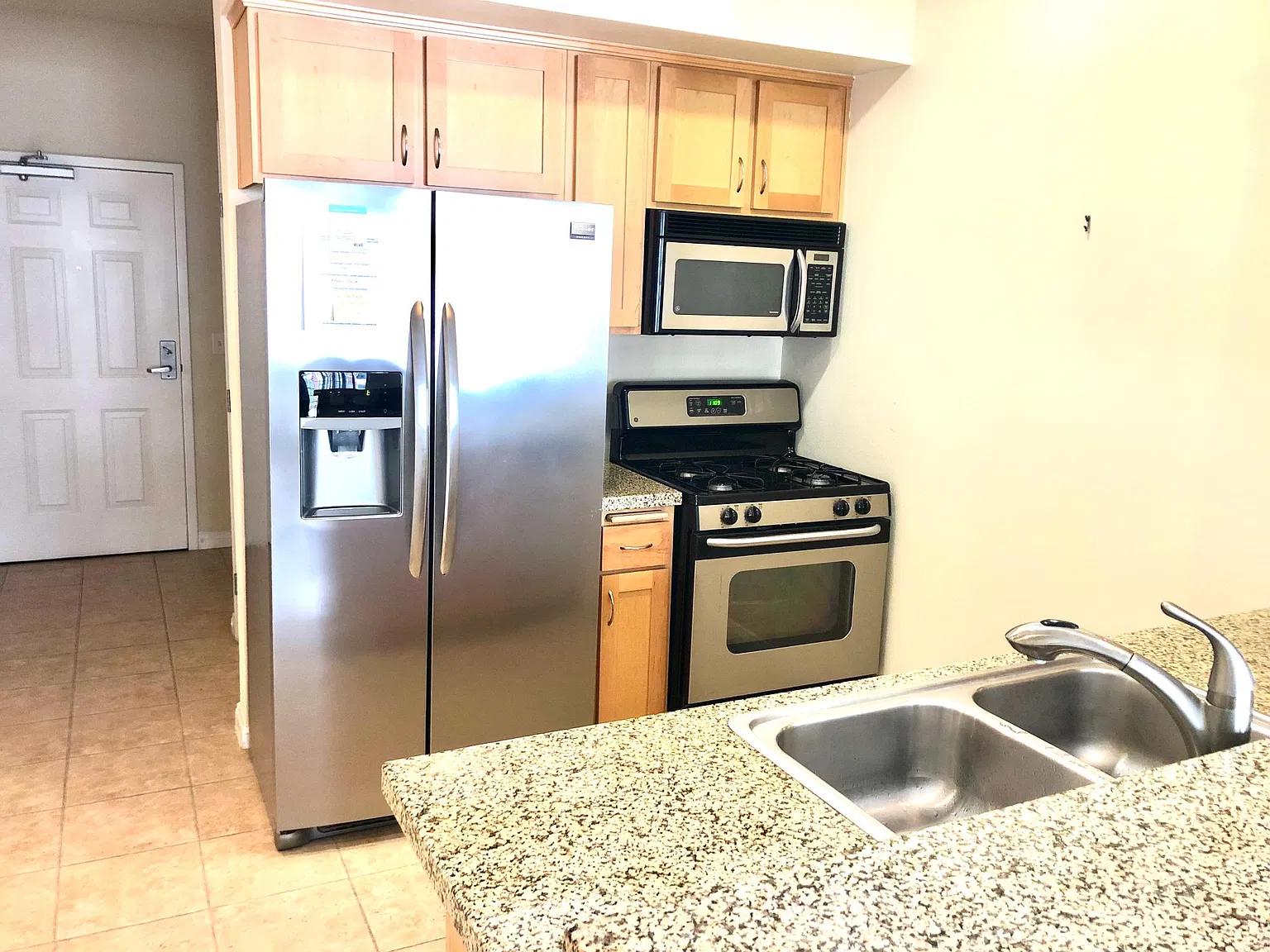 450 J St — Photo 3