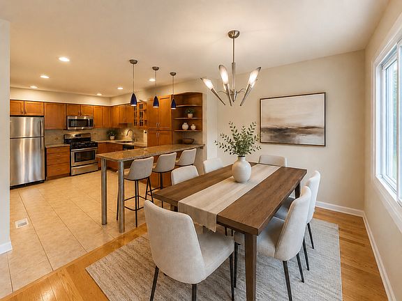 5th image of 638 Lakeside Circle Dr