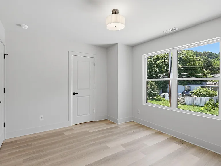 104 Norman Ln #100 — Photo 10