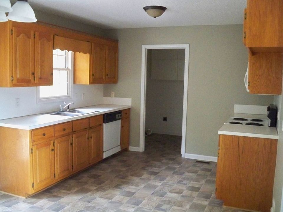 2nd image of 901 Severt Cir