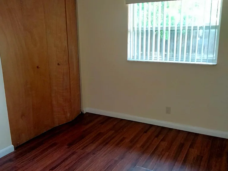 4113 NW 78th Ter — Photo 9