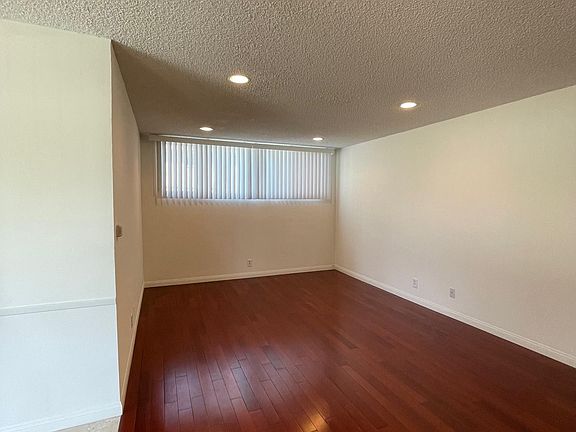 4th image of 11316 Victoria Ave #11318