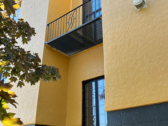 3rd image of 215 E 12th St APT 111