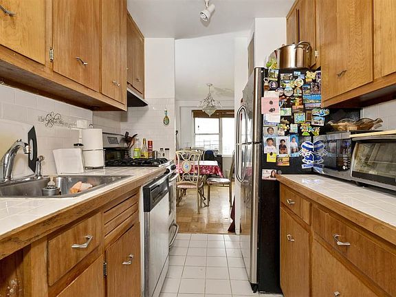 3rd image of 225 Saint Pauls Ave #803