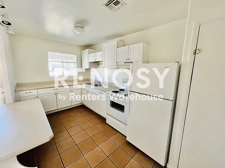 729 E Mission Ln #1 — Photo 10