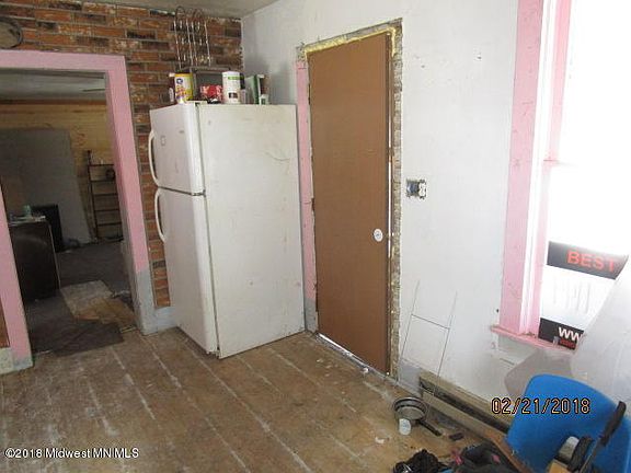 2nd image of 107 Clark St N