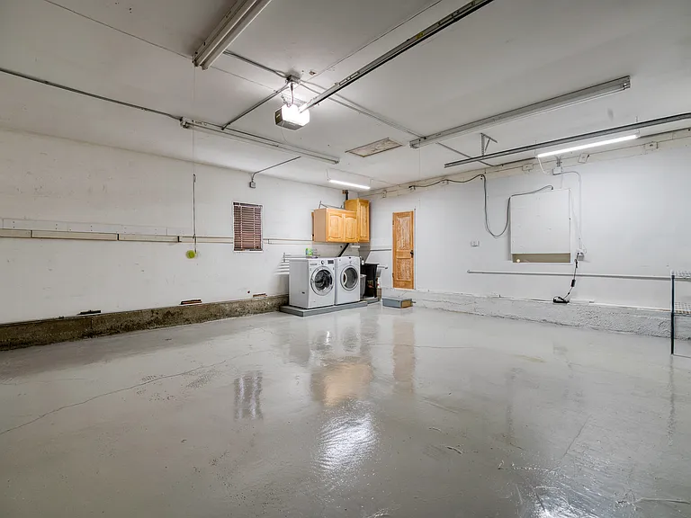 Garage/Washer/Dryer