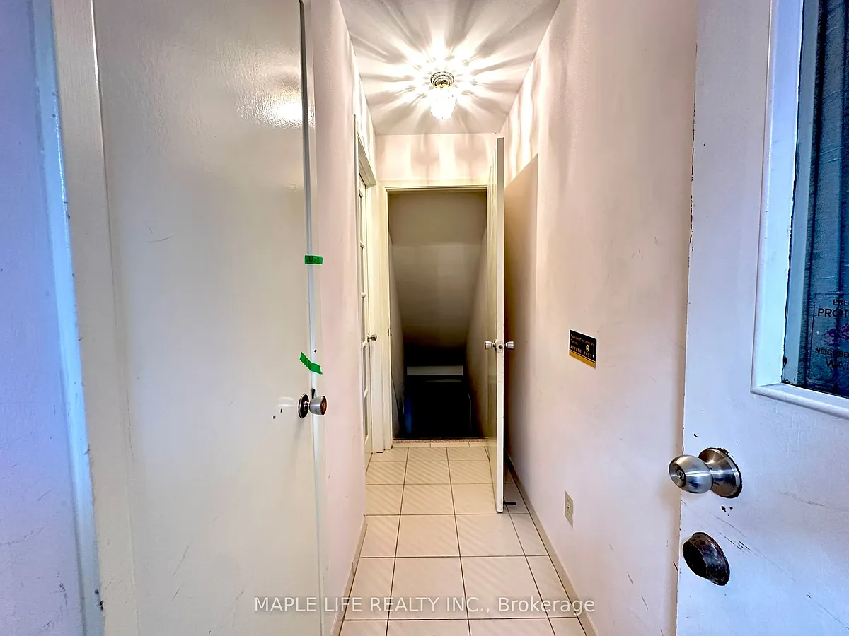Building Photo - 37 Pinemeadow Blvd #BASEMENT